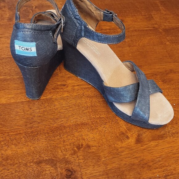 TOMS ~ Sz 8.5W ~ Denim Wedge Sandals ~ Excellent Condition - Picture 4 of 9